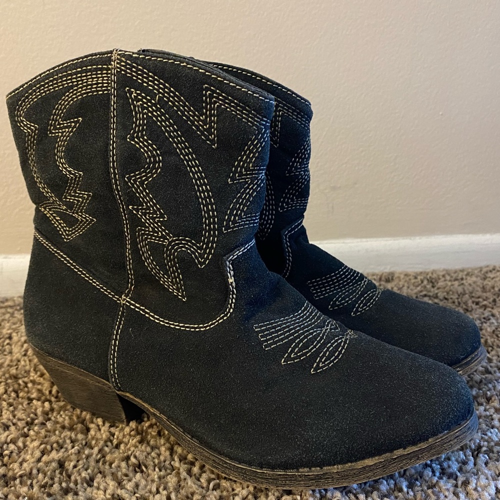 SHORT COWBOY BOOTS - SIZE 8.5